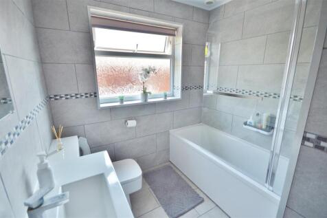 MODERN THREE PIECE BATHROOM SUITE