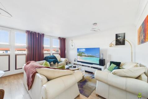 CAM03779G0-PR0318-STILL009