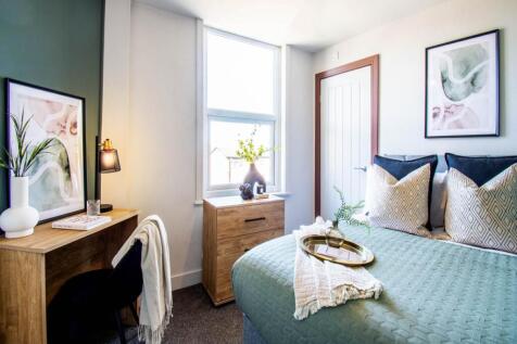 LETS LIVE LEEDS PRESENTS: 2 HIGHFIELD CRESCENT
ENSUITE ROOM 4 AVAILABLE NOW!