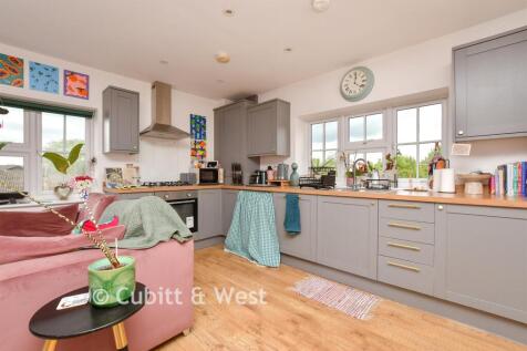 Lounge / Kitchen