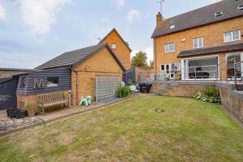 35 Coniston close 02.jpg