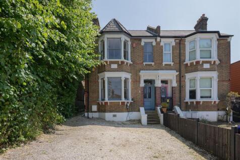 Castle Avenue, E4
