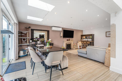 Dining/family room