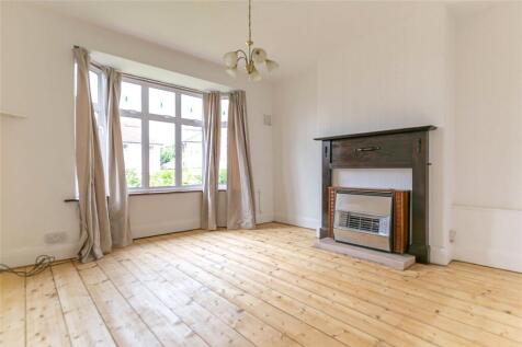 A bright four-bedroom home, designed for professional sharers, looking to be in Southmead, near the hospital and surrounded by great transport links. With generous room sizes, excellent transport, and