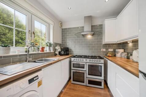 Kitchen / Dining Area