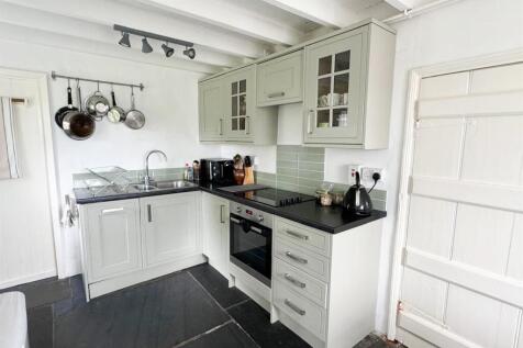 KITCHEN/ DINING ROOM