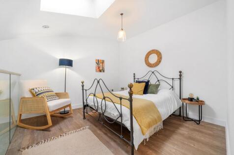 Bedroom.JPG