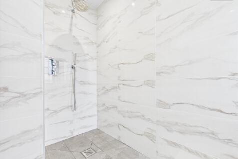 En-Suite To Master Bedroom