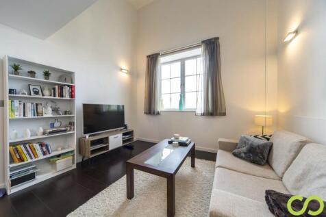 Beautiful split level one bedroom apartment, less than 10 minutes walk to Highbury and Islington Station. The property is within a secure private development and benefits from 24-hour concierge servic