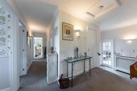 9 Orchard Dene-029.jpg