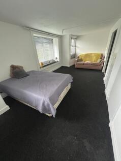 One Bedroom Studio Flat on Carrick Point