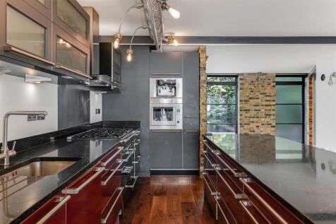 The Glass Building 105-9.jpg