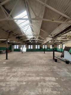 Commercial Property to rent in batley