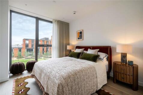BEDROOM (PHOTO OF SHOW APARTMENT)