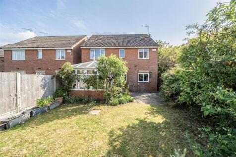 20 Kings Park Drive, Binley
