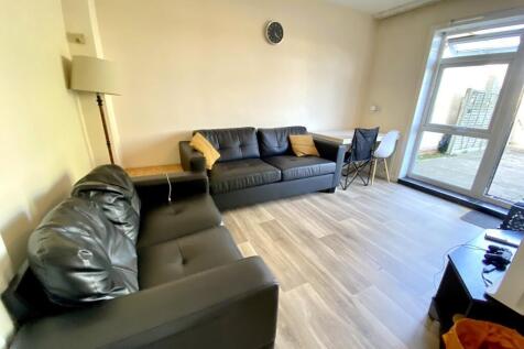 * AVAILABLE 26.08.2026 * FURNISHED STUDENT PROPERTY! The Property Outlet are delighted to offer to the student rental market this SPACIOUS FOUR BEDROOM FURNISHED HOME. The accommodation comprises ENTR