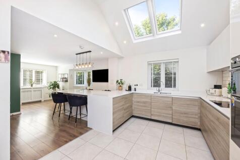 Kitchen/ Dining Area