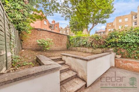 As sole agents, we are delighted to offer this modern 1 bedroom flat, located on a quiet residential street in the heart of West Hampstead.