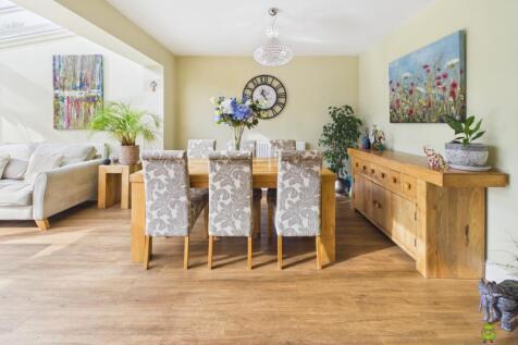 Presented by Clinton at EweMove Bexleyheath and Da