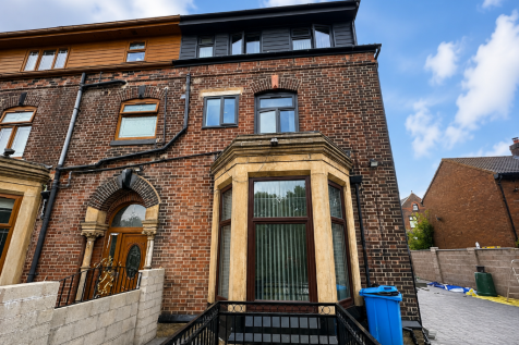 9 Bedroom House in OL8 1LU