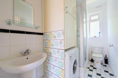 Bathroom (Medium).jpg