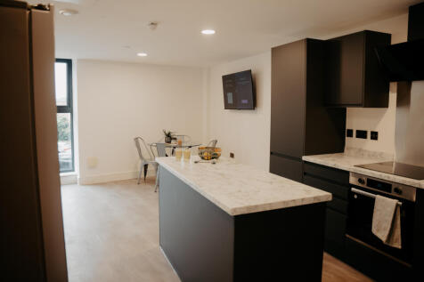 ** Zero Deposit Guarantee Available **
*Studio Flat*All Bills Included*Internet Included*Paid Laundry On Site*Gym*Furnished*Available Now*