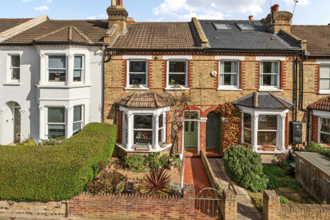 4 bed, 2 bath Terraced in manchester - Photo 1