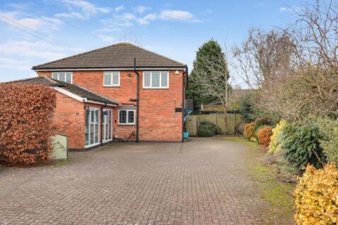 Front of property and drive