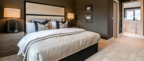 Redrow master bedroom with en-suite at Oakleigh Fields