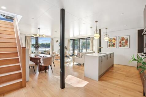 Reception / Kitchen