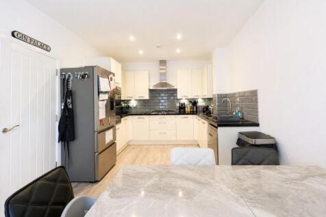 Wyatt Close - Kitchen..jpg