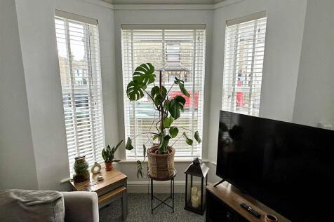 BAY WINDOW.jpg