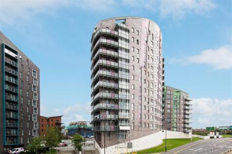 One bedroom 5th floor apartment in the popular Echo Central development, situated a short walk to the City Centre and and handy for the motorway network. The accommodation briefly comprises: Communal