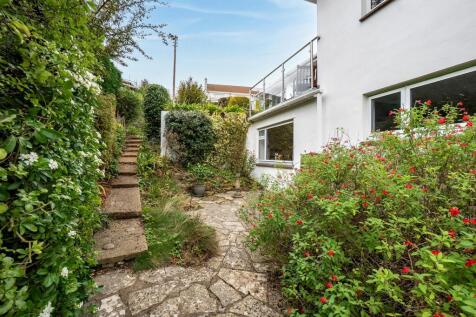 Garden to side