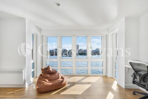 St Davids Square, Is