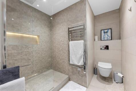 4 bed, 4 bath Apartment in Manchester - Photo 19