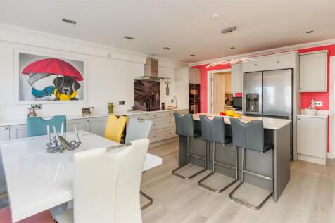 Kitchen Dining Area