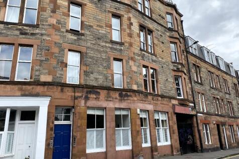 Excellent one bedroom second floor, unfurnished flat, within walking distance of the popular Stockbridge area. With multiple bus routes into the city centre and beyond the property is in a great locat