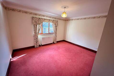 FRONT DOUBLE BEDROOM 2