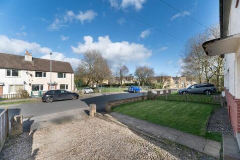 Front Garden & Drive