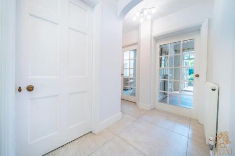 25044- 20 Arlington Drive_017.jpg