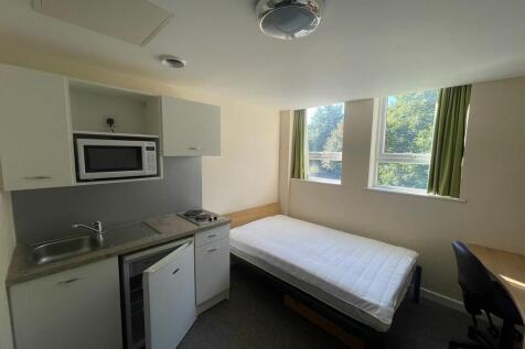 STUDENT ACCOMODATION FOR STUDENTS ONLY. All our unique studios rooms are fully furnished, complete with Kitchen and En-suite facilities. All Bills and Wi-Fi are included in the rent.
There is also an
