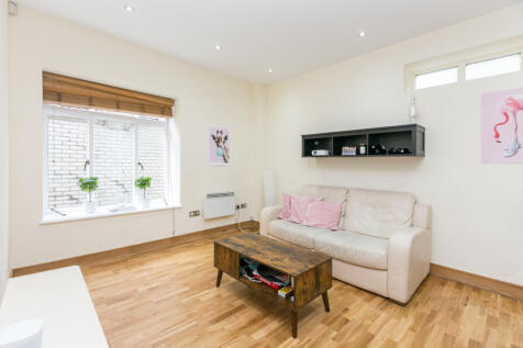 Hanover are pleased to bring to the market a beautiful two bedroom apartment (approx. 725 sqft / 67 sqm) located on the lower ground floor of a highly desirable portered block on the boarder of Regent