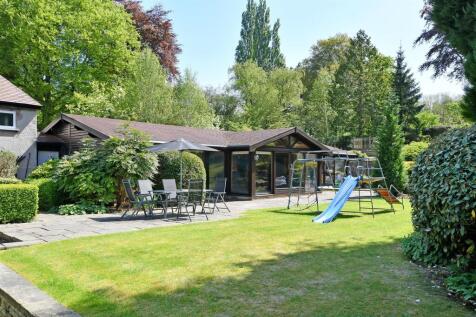 8 bed, 5 bath Detached in Sheffield - Photo 5