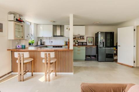 Sitting Room/Kitchen