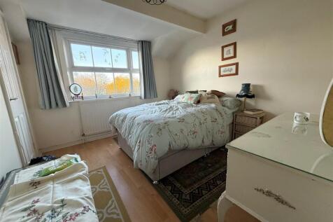 23 Mill Farm Close (10).jpeg