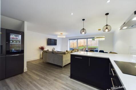 CAM02773G0-PR0024-STILL022