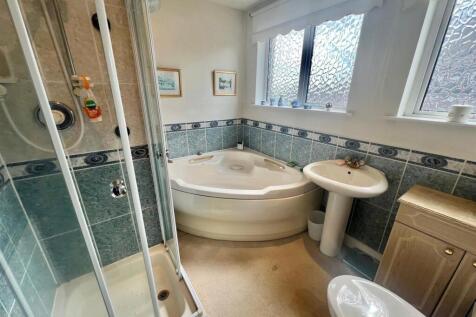 Bramleys Estate Agents - Mount Avenue - Outlane (3