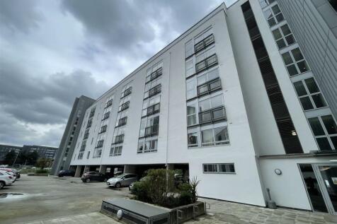 SECURE ALLOCATED PARKING SPACE INCLUDED. A fantastic apartment on the sixth (top) floor of this popular development in Castlefield, a stone's throw from the the hustle and bustle of the city centre. T