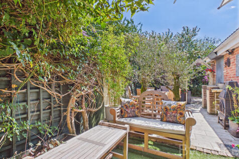 CAM05454G0-PR0043-STILL009